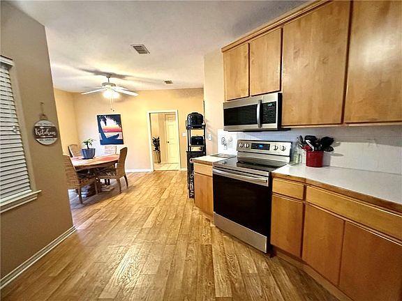 4th image of 39 Front St