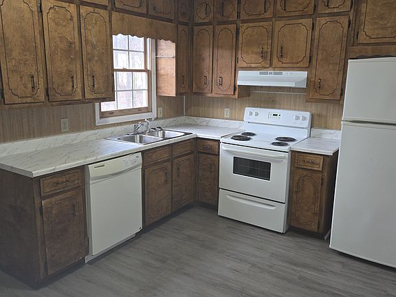 Kitchen, furnished with dishwasher, range and refrigerator