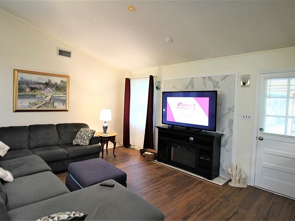 4th image of 3903 Glen Meade Dr