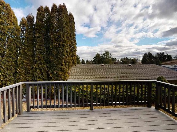 3rd image of 108 NW Parkwood Blvd