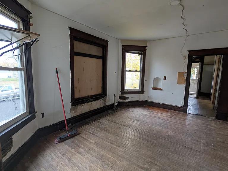1104 W Smith St — Photo 2