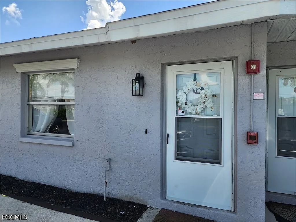 2 bed, 1.0 bath, 882 sqft, $1,200 — Photo 2