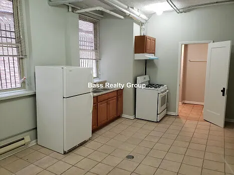 Studio, 1.0 bath, $975 — Photo 3