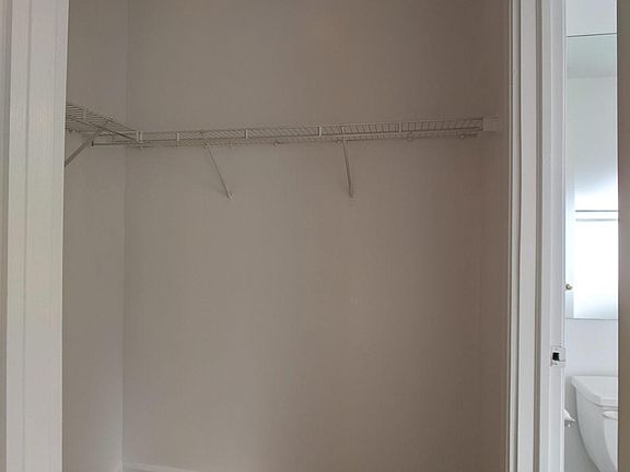 5th image of 915 W Dakin St #405MB