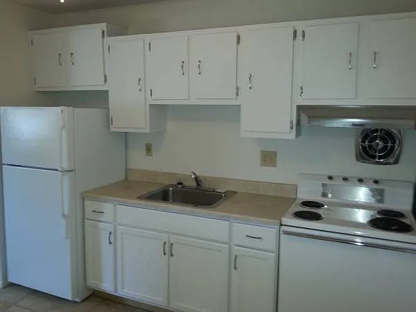 Building Photo - 2033 Key West Dr