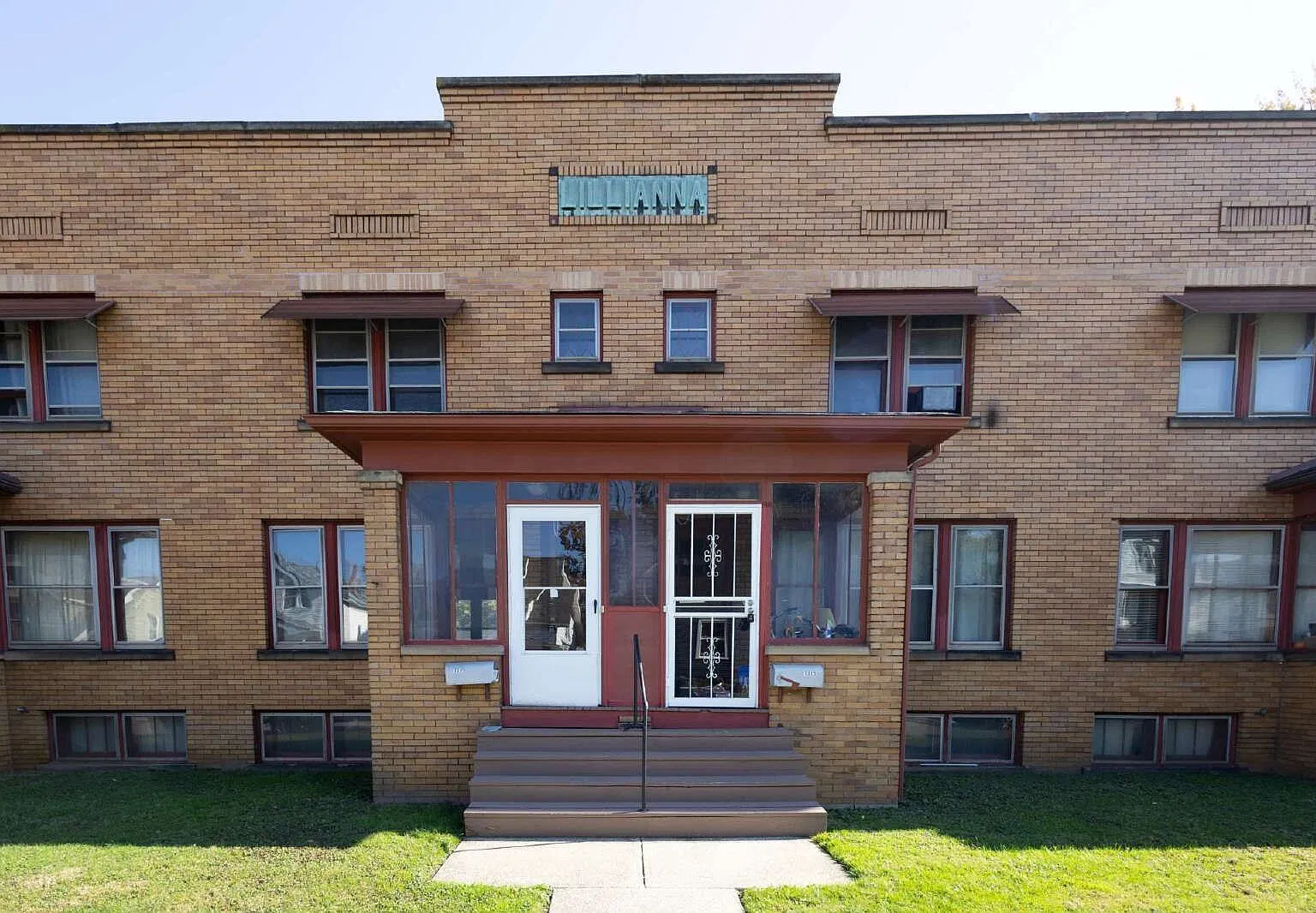 2 bed, 1.0 bath, 975 sqft, $1,039 — Photo 1