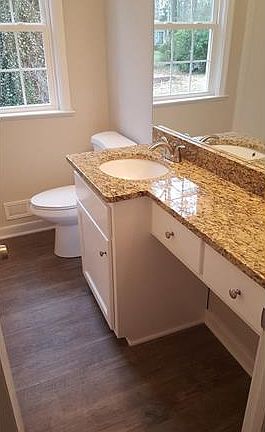 4th image of 2821 Penrose Dr
