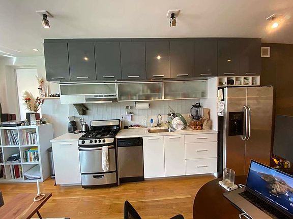 4th image of 387 Franklin Ave #2