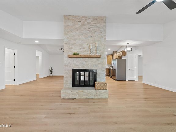 5th image of 4422 W POINSETTIA Drive