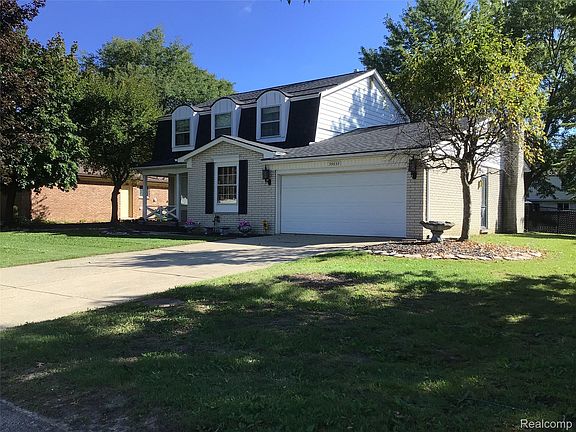 2nd image of 39632 Chaffer St