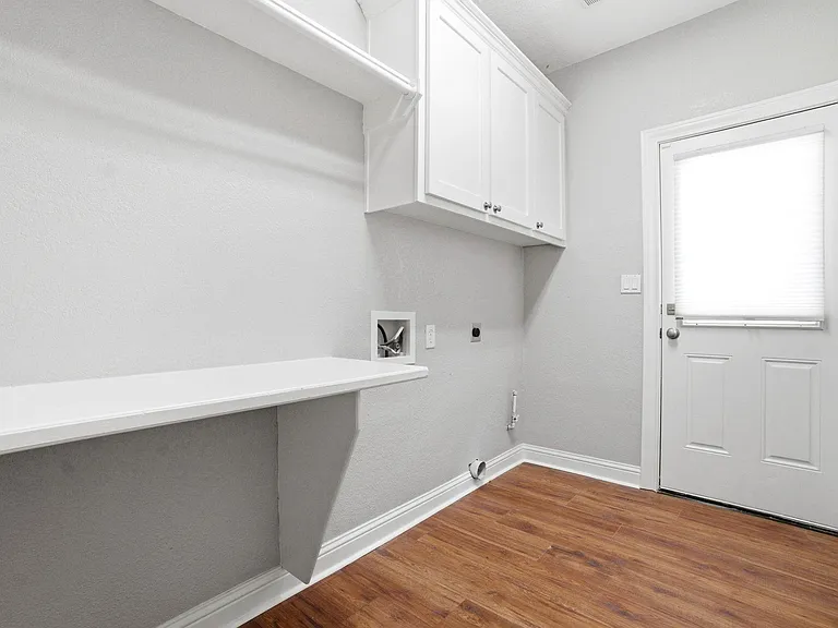 502 Louisa St — Photo 37