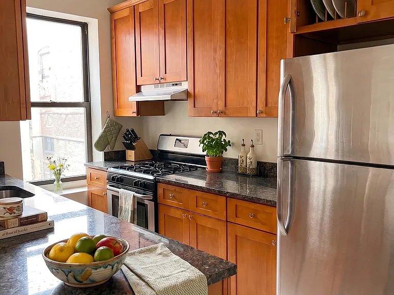 66 Pinehurst Ave #E1 — Photo 7