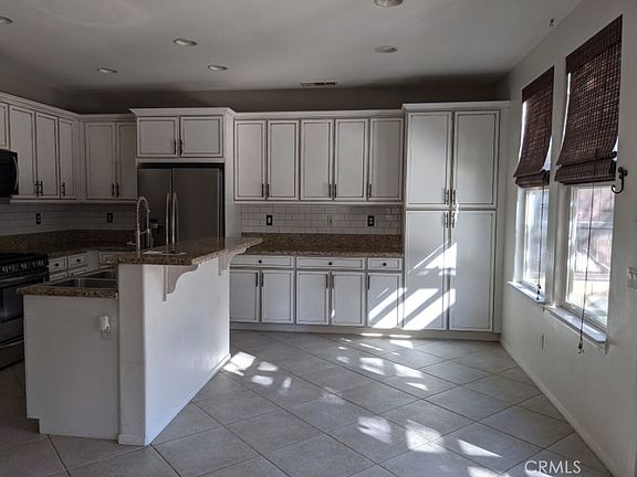 4th image of 40200 Bellevue Dr #40200