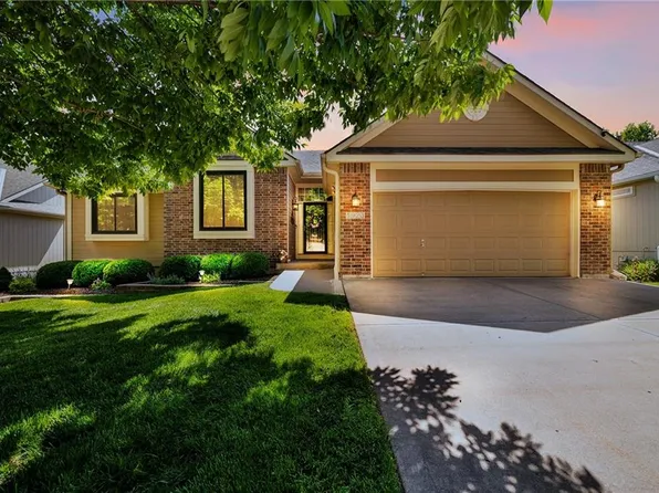 1923 Meadowlark Dr, Raymore, MO 64083