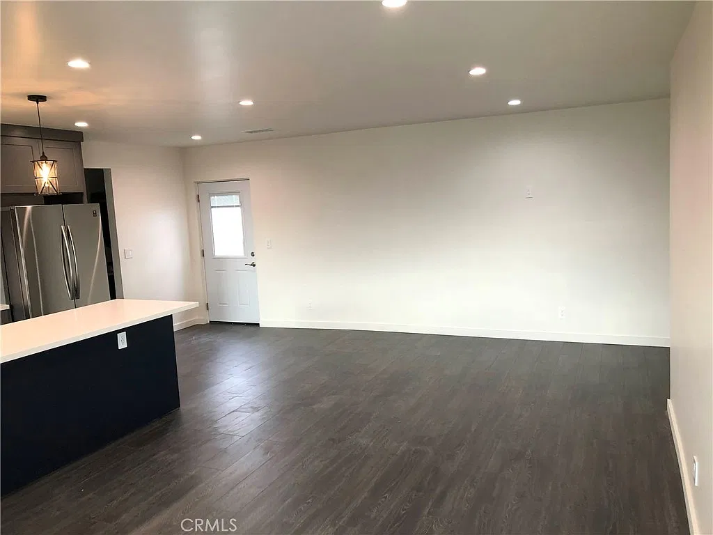 1 bed, 930 sqft, $2,500 — Photo 3