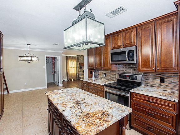 3rd image of 550 Briarwood Dr