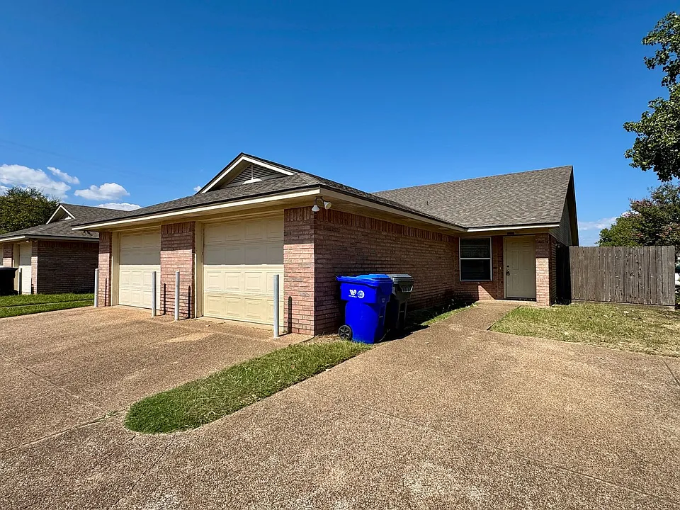 1619 Breezy Dr