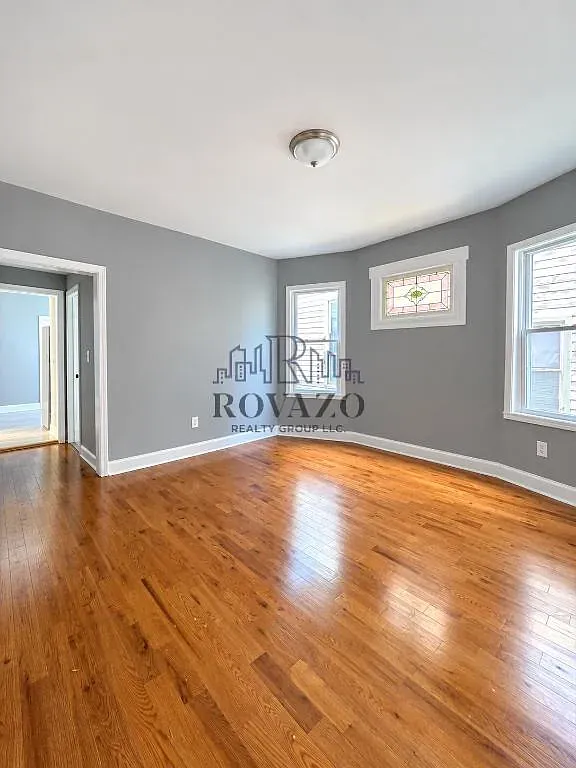 3 bed, 800 sqft, $2,250 — Photo 2