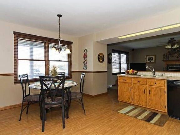Kitchen Dining Area