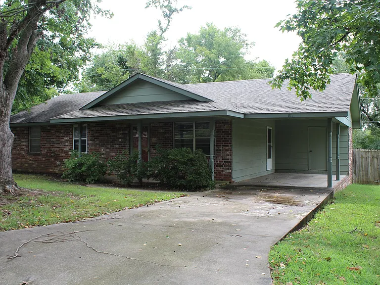 811 Linda St — Photo 1