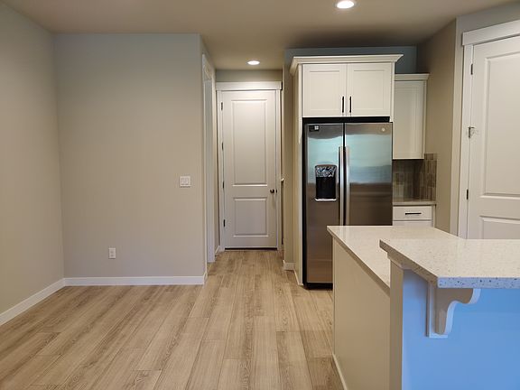 4th image of 18412 NE 47th Ave