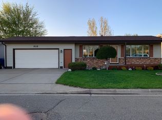 818 12th St W, Dickinson, ND 58601