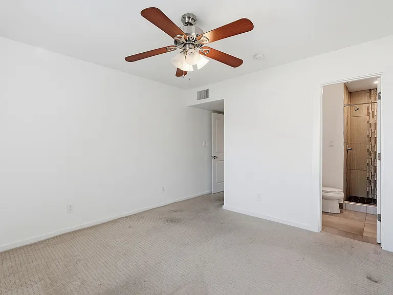 2525 E Minnezona Ave — Photo 17