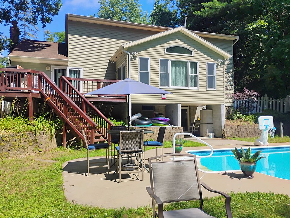 1st image of 12 Cedarcrest Dr