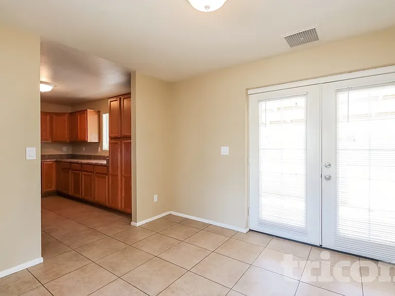 5017 W Sierra Vista Dr — Photo 5