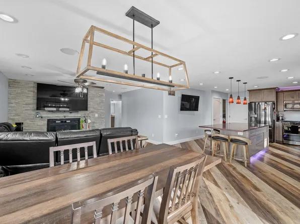 421 NE 2nd St, Panora, IA 50216