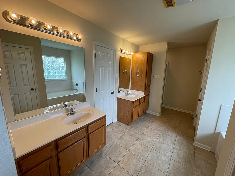 11327 Hampton Ct — Photo 11