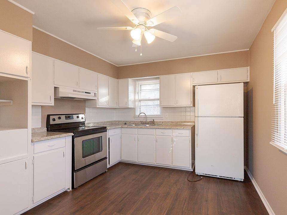 Fresh, updated, and roomy Kitchen.