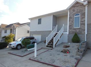 23 Townhouse Dr, Hurricane, WV 25526