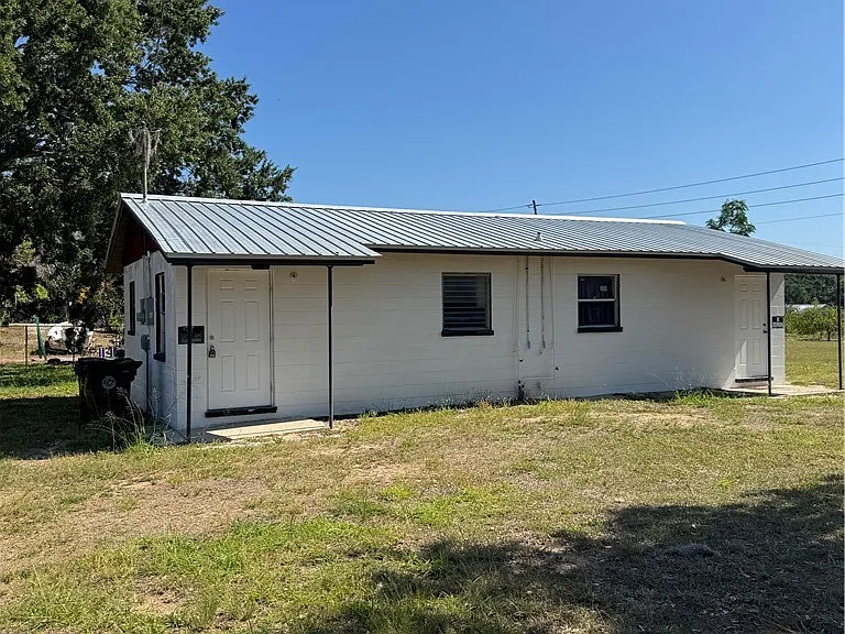 315 Sangster St — Photo 3