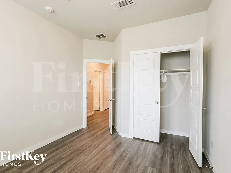 373 N Centro Cir — Photo 16