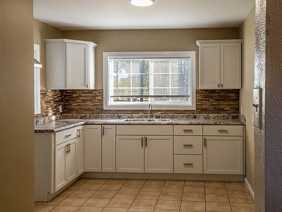 3rd image of 1026 Kinyon St