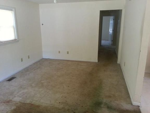 2nd image of 1843 N Centennial St