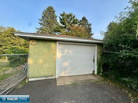 3rd image of 10 Telegraph Dr