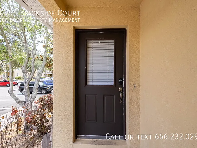 10956 Brickside Ct — Photo 32