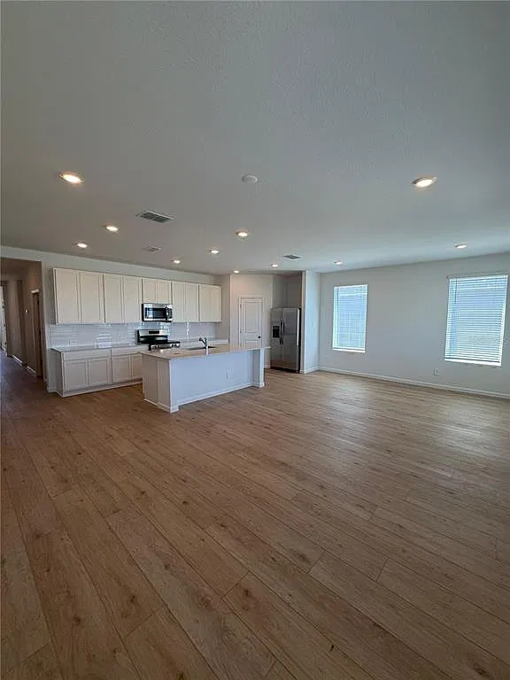 3 bed, 2.0 bath, 1825 sqft, $2,200 — Photo 4