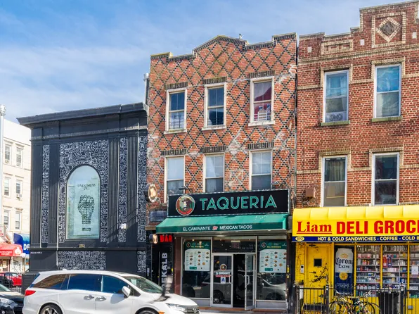 894 De Kalb Avenue image 3 of 4