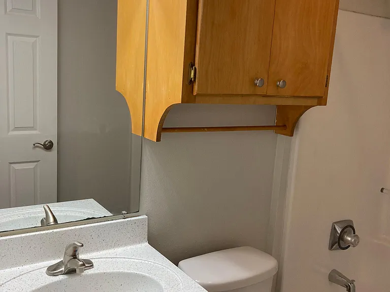 Bathroom in bedroom 1