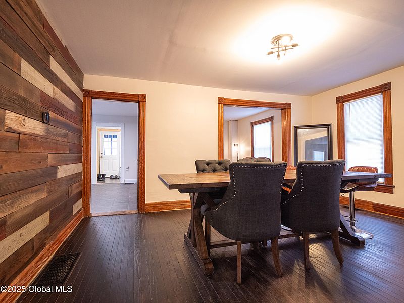 3rd image of 51 William Street