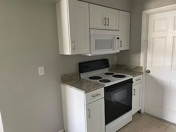 3rd image of 1525 W Lambright St
