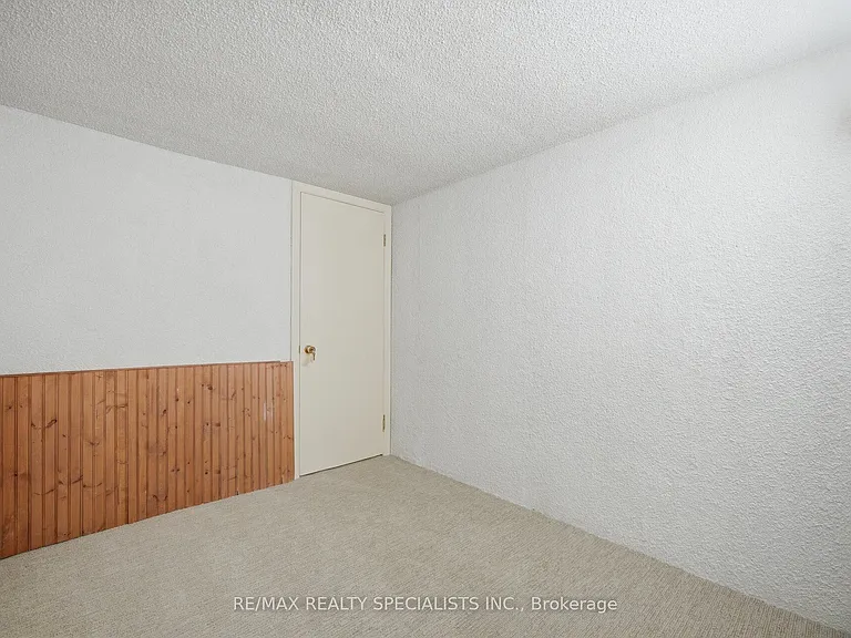701 Burnhamthorpe Rd #106 — Photo 43