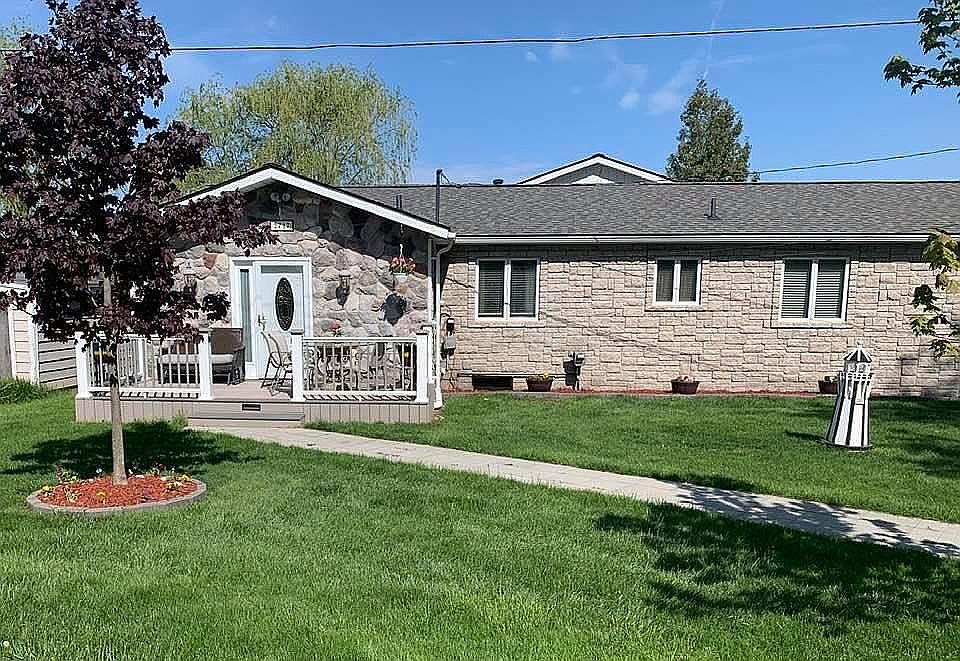 1st image of 2717 Lakeview Dr