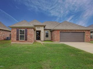 225 Oak Hill Ln, Youngsville, LA 70592