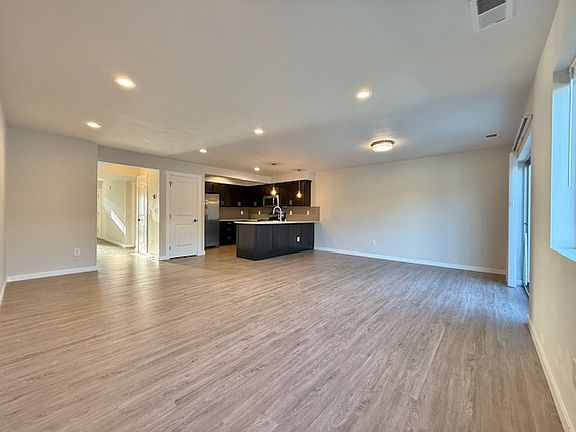 4th image of 617 S Chronicle Ln