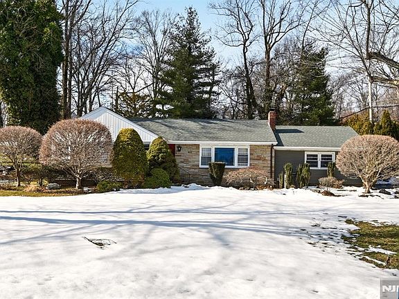 2nd image of 62 2nd St