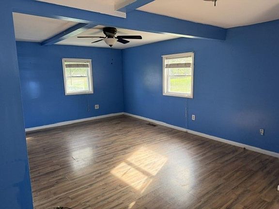3rd image of 404 N Oak St